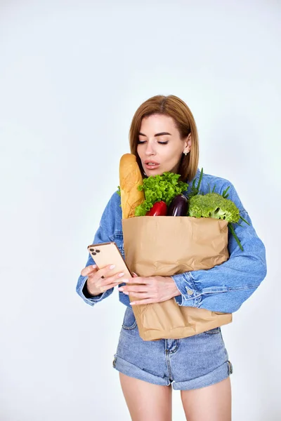 Beautiful Woman Holding Shopping Eco Friendly Paper Bag Vegetables Using — Fotografia de Stock