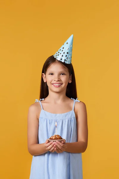 Happy Little Birthday Girl Party Cone Holding Cupcake Yellow Background — Stockfoto