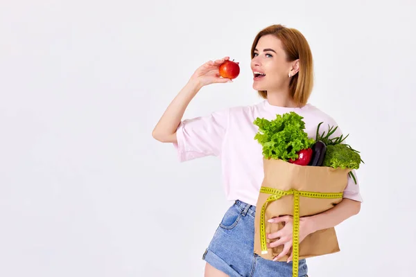 Beautiful Blonde Woman Pink Shirt Hold Paper Bag Vegetables Red — Zdjęcie stockowe