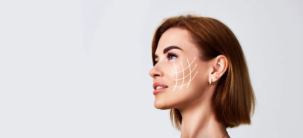 Beautiful Woman Perfect Clean Skin Lifting Arrows Her Face Gray — Fotografia de Stock