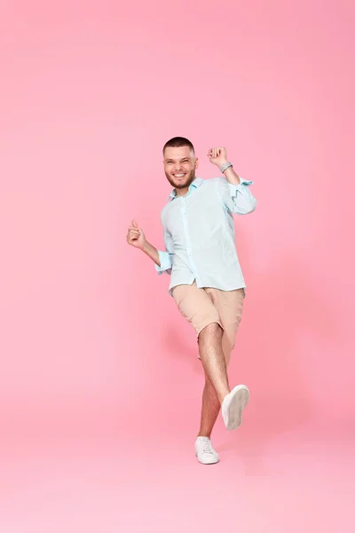 Cheerful Young Happy Man Dance Pink Background Vacation Summer Full — Φωτογραφία Αρχείου
