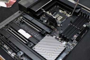 Ana kart, kapat. Bilgisayar bileşeni. GPU için yuvaya odaklan