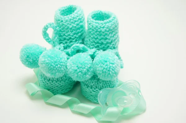Baby's bootees  turquoise with pacifier. — Stock Photo, Image