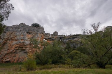 İspanya, Soria 'daki Lobos Nehri' nin yol açtığı etkileyici bir kaya oluşumu..