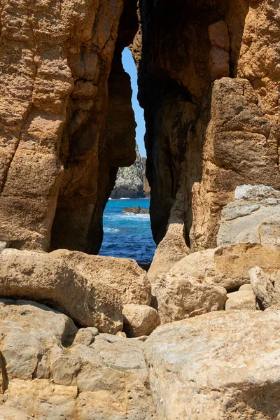 スペイン北部の断崖絶壁に形成された奇岩 — ストック写真