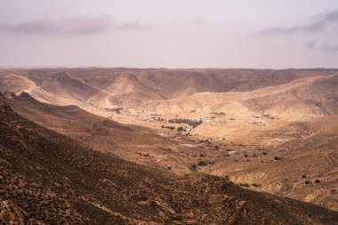 Tunus 'un güney bölgesindeki Dahar manzarası 
