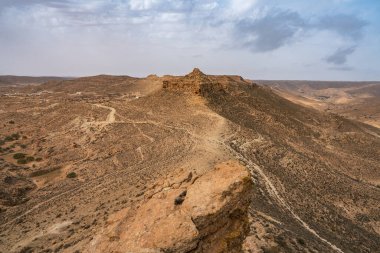 Tunus 'un güney bölgesindeki Dahar manzarası 