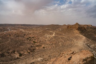 Tunus 'un güney bölgesindeki Dahar manzarası 