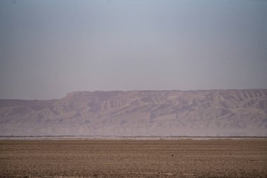 Chott Jerid 'in güney Tunus' taki endorheik tuz gölü manzarası. - Tozeur Valiliği - Tunus 
