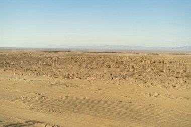 Çölün, tozeurun ve palmiye bahçesinin havadan görünüşü - Batı Tunus - Tunus