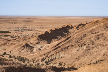 Tunus 'un batısındaki Sahra' ya yakın güney dağının manzarası - Tunus Valiliği - 