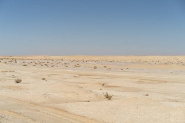 Batı Tunus 'taki çöl manzarası, Sahra' nın başlangıcı..
