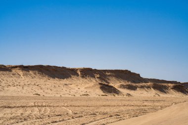 Batı Tunus 'taki çöl manzarası, Sahra' nın başlangıcı..