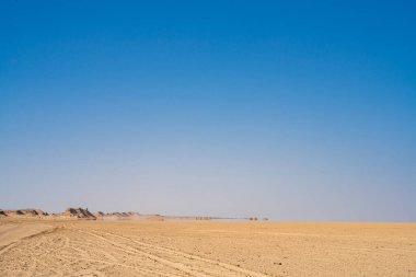 Batı Tunus 'taki çöl manzarası, Sahra' nın başlangıcı..