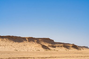 Batı Tunus 'taki çöl manzarası, Sahra' nın başlangıcı..