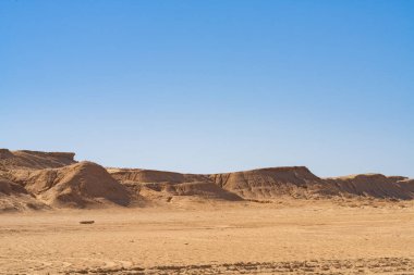 Batı Tunus 'taki çöl manzarası, Sahra' nın başlangıcı..