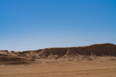 Batı Tunus 'taki çöl manzarası, Sahra' nın başlangıcı..