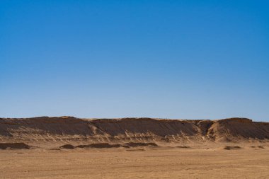 Batı Tunus 'taki çöl manzarası, Sahra' nın başlangıcı..