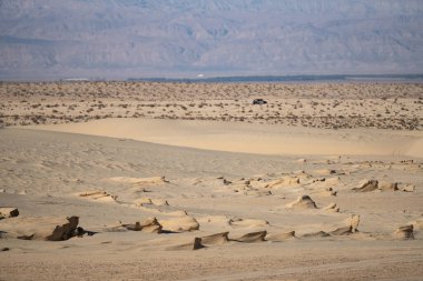 Batı Tunus 'taki çöl manzarası, Sahra' nın başlangıcı..