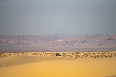 Batı Tunus 'taki çöl manzarası, Sahra' nın başlangıcı..