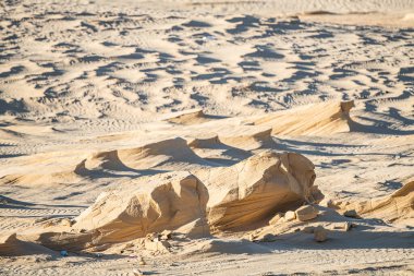 Batı Tunus 'taki çöl manzarası, Sahra' nın başlangıcı..