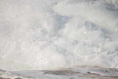 Denizde güçlü dalgalar Hergla - Tunus