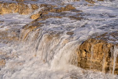 Denizde güçlü dalgalar Hergla - Tunus