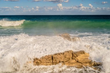 Denizde güçlü dalgalar Hergla - Tunus