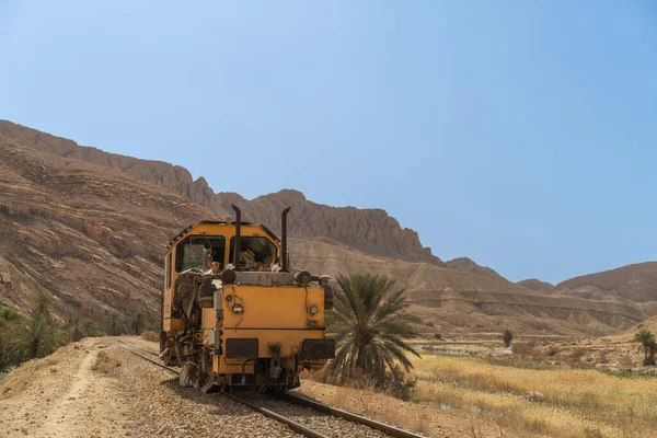 Sejla Boğazı 'ndaki Selja treninin bazı manzaraları - Batı Tunus - Gafsa Valiliği - Tunus