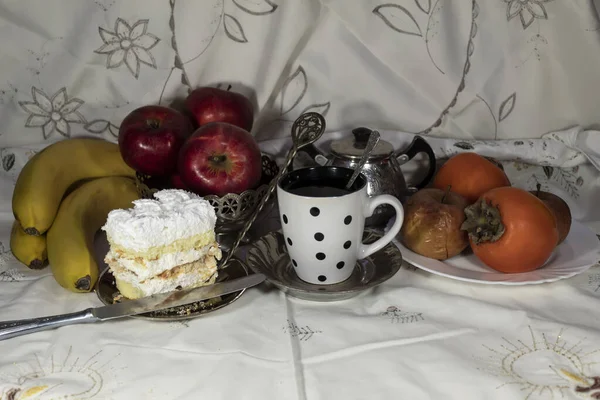 Naturaleza Muerta Hay Una Taza Mesa Pedazo Pastel Platillo Muy — Foto de Stock