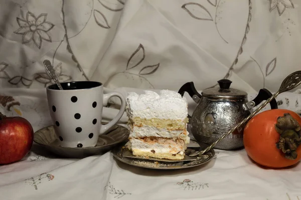Table Cup Coffee Slice Cake Saucer Dessert Spatula Persimmon Apple — Stock Photo, Image