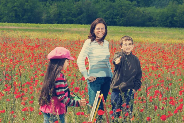Vintage family on the poppy meadow — Stock Photo, Image
