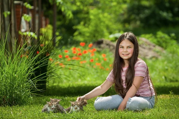 Happy little girl  with a little cat — Stock Photo, Image