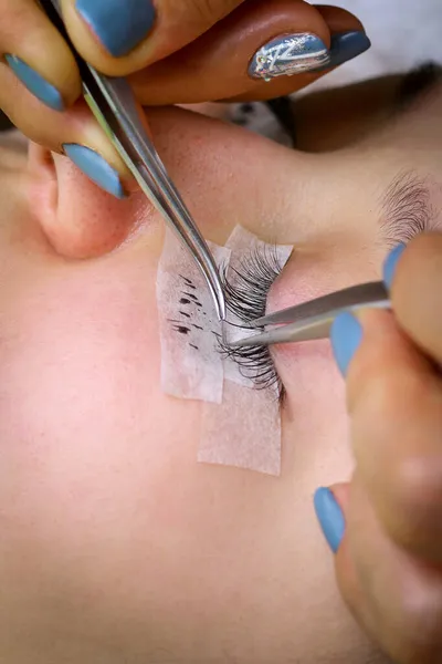 Procedimiento Extensión Pestañas Ojo Mujer Con Pestañas Largas — Foto de Stock