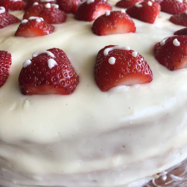 Selective Focus Strawberry Pie Garnished Fresh Strawberries Homemade Strawberries Cake — Stockfoto