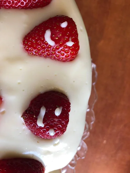 Selective Focus Strawberry Pie Garnished Fresh Strawberries Homemade Strawberries Cake — Foto de Stock