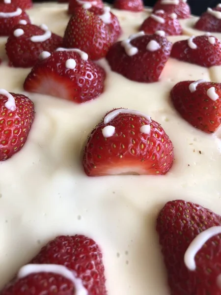 Selective Focus Strawberry Pie Garnished Fresh Strawberries Homemade Strawberries Cake — Foto de Stock