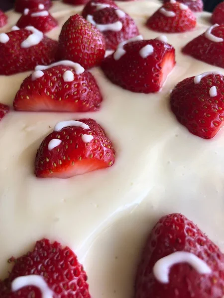 Selective Focus Strawberry Pie Garnished Fresh Strawberries Homemade Strawberries Cake — Foto de Stock