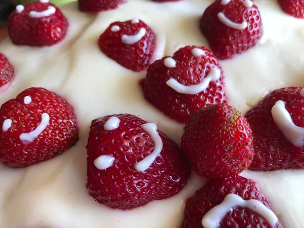 Selective Focus Strawberry Pie Garnished Fresh Strawberries Homemade Strawberries Cake — стоковое фото