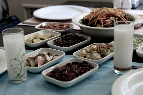Hidangan Tradisional Turki Dan Makanan Pembuka Atas Meja Makan Rasa — Stok Foto