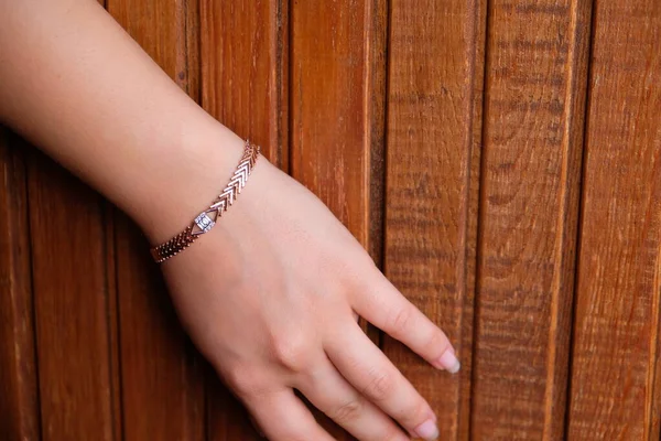 Diamanten Armband Jonge Vrouwen — Stockfoto
