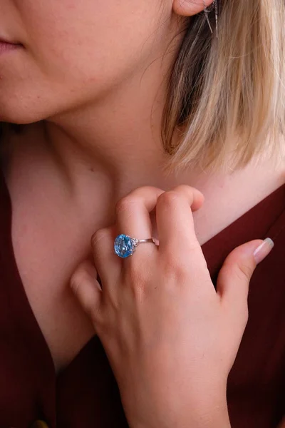 Woman Jewelery Konzept Frauenhände Aus Nächster Nähe Tragen Ringe Und — Stockfoto