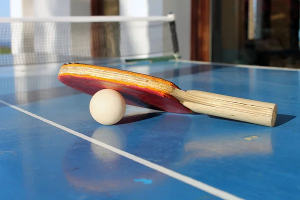 Schläger und Ball — Stockfoto