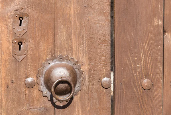 ドアのノッカーとロック — ストック写真