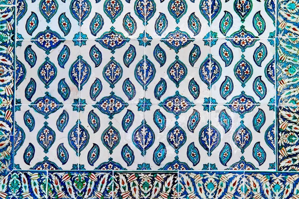 Hecho a mano tradicional turco azul azulejo pared —  Fotos de Stock