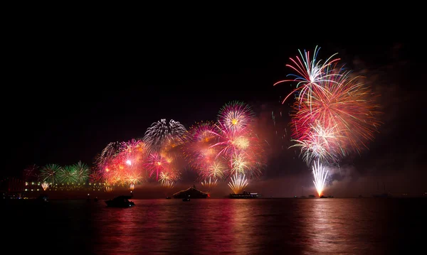 Fuegos artificiales —  Fotos de Stock