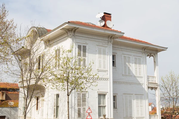 Ξύλινο σπίτι στην Πριγκιποννήσια, Κωνσταντινούπολη — Φωτογραφία Αρχείου