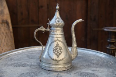 Türk geleneksel metal sürahi