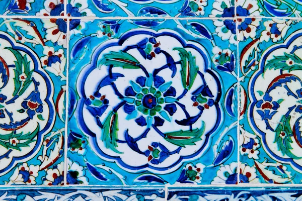 Hecho a mano tradicional turco azul azulejo pared —  Fotos de Stock