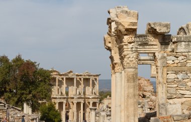 hadrian Tapınağı ve Efes, Türkiye'de celsus Kütüphanesi